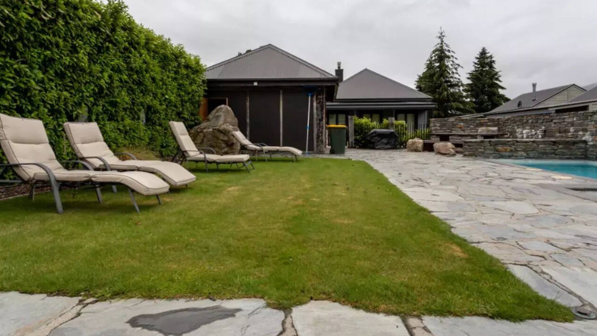 Cardrona House | Studio 26 - One Bedroom with Pool