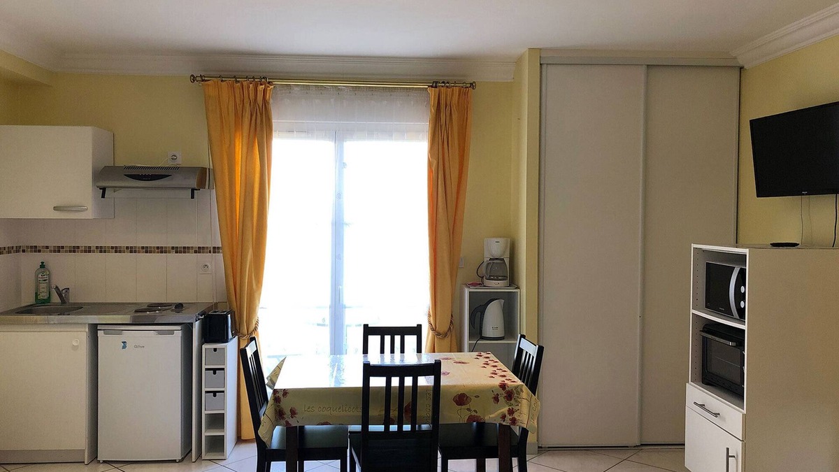 La Riche Apartment | Studio, 27 m2. Furnished. Garden-level