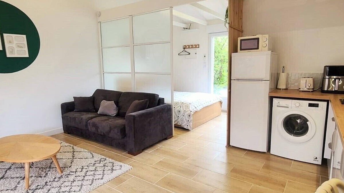Labastide-Saint-Sernin Apartment | STUDIO 30 M2