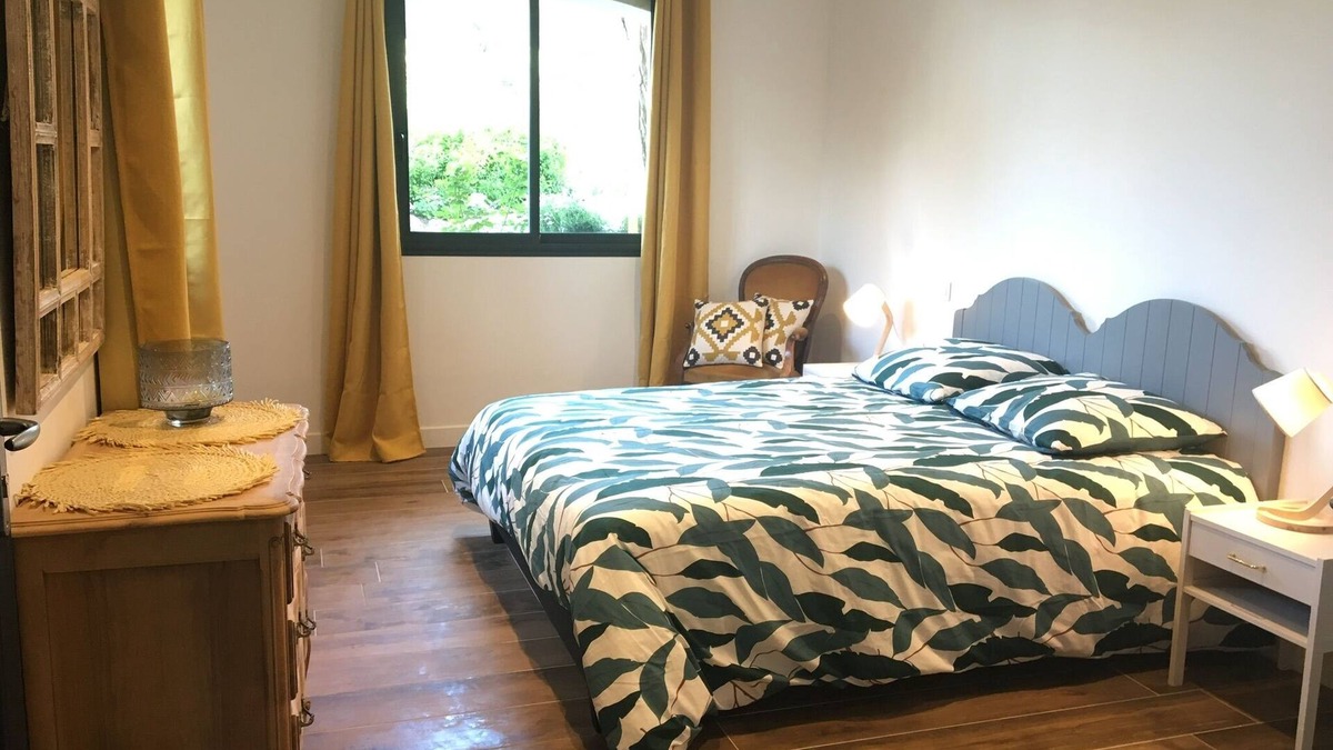 Six-Fours-les-Plages House | Studio 30m2 air-conditioned private enclosed parking garden access 10 minutes from the beach