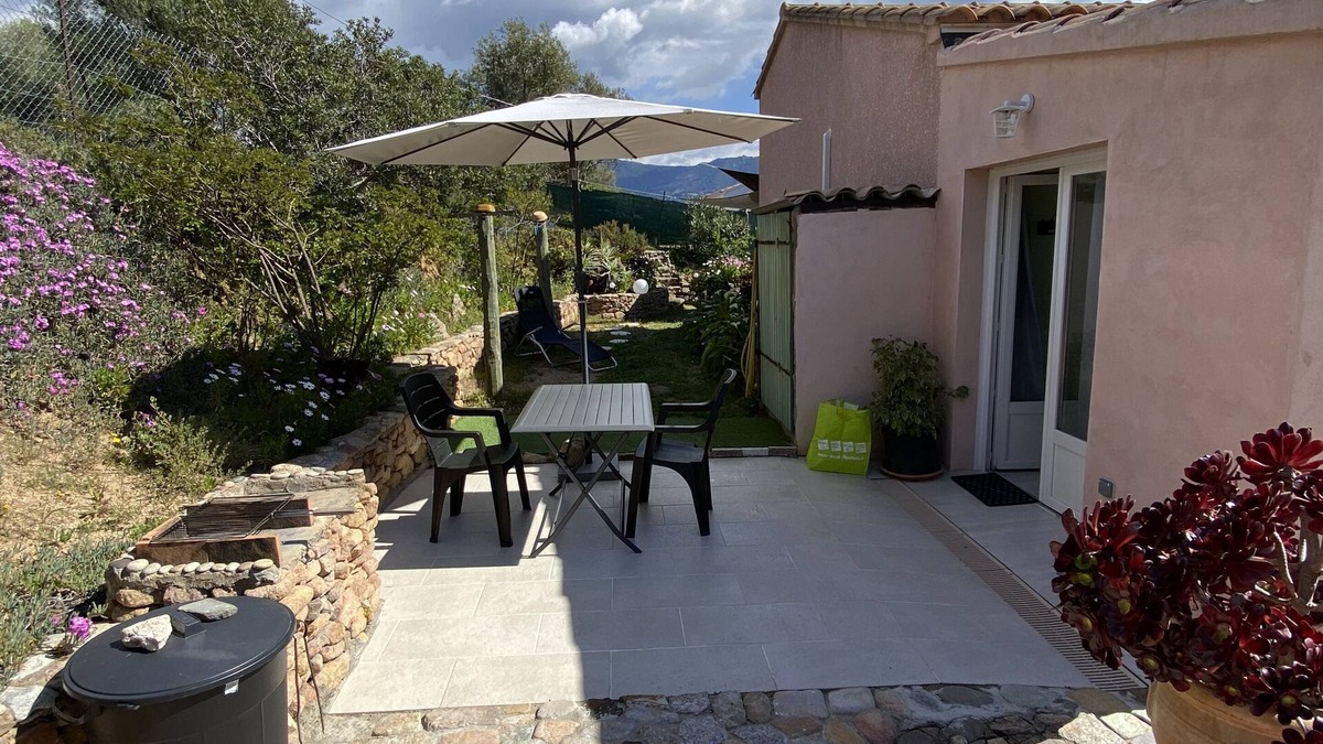 Tiuccia Apartment | Studio 30m², Private garden, Beach 5 mins walk