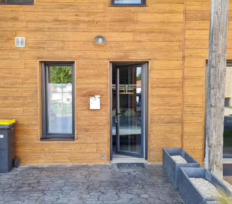 Thaire Apartment | Studio 35m2 dans joli village proche mer