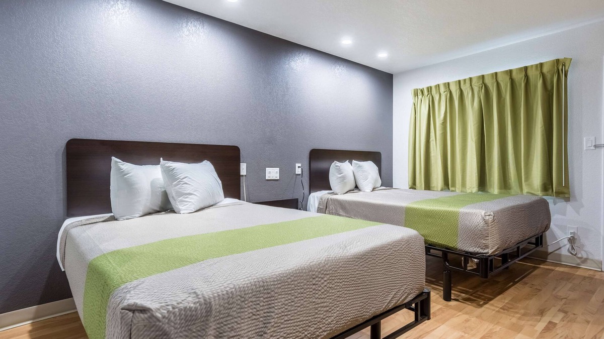 Buttonwillow Hotel | Studio 6 Buttonwillow, CA