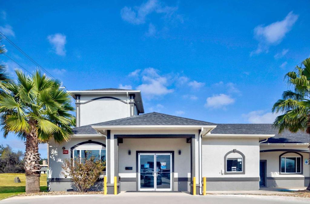 Pleasanton Hotel | Studio 6-Pleasanton, TX