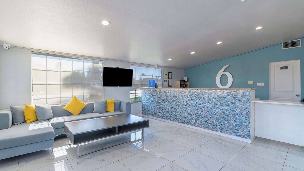 Madera Hotel | Studio 6 Suites Madera, California - Yosemite