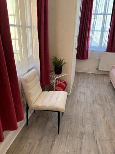 Saint Paul's Apartment | Studio 7