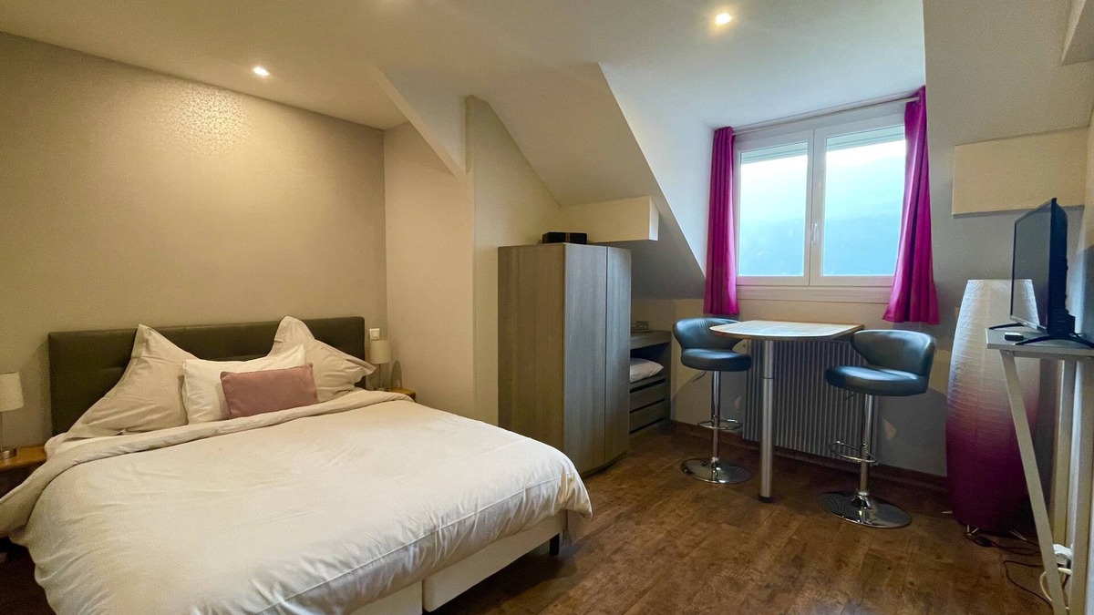 Brison-Saint-Innocent Apartment | Studio Au fil de l'eau