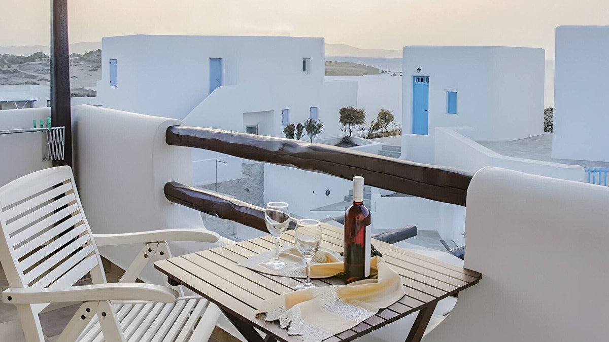 Pachena Apartment | Studio 'Aktaia' with Shared Garden, Wi-Fi and Air Conditioning