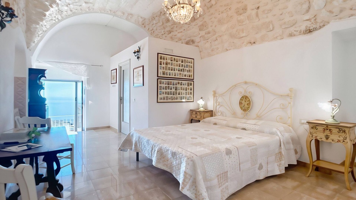 Monte Sant'Angelo Apartment | Studio 'Al Torrione 1' with Sea View and Air Conditioning