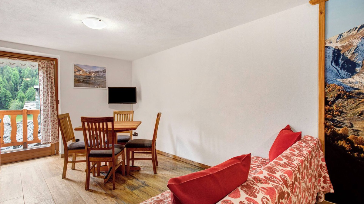Cerisey Apartment | Studio Apartment 'Aux Pieds Du Malatra' 2' with Wi-Fi