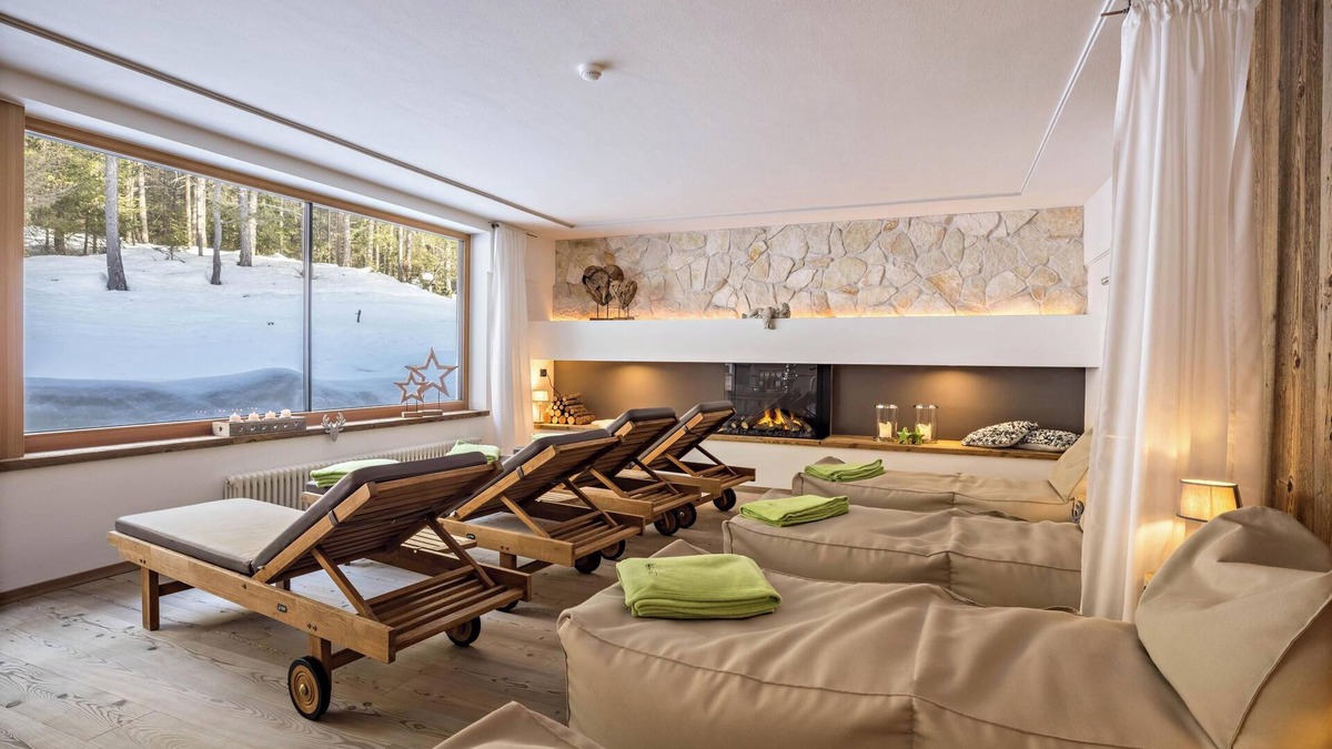 Armentarola Apartment | Studio Apartment “Ciasa ai Pini 208” near Ski Lifts with Mountain View Garden & Sauna
