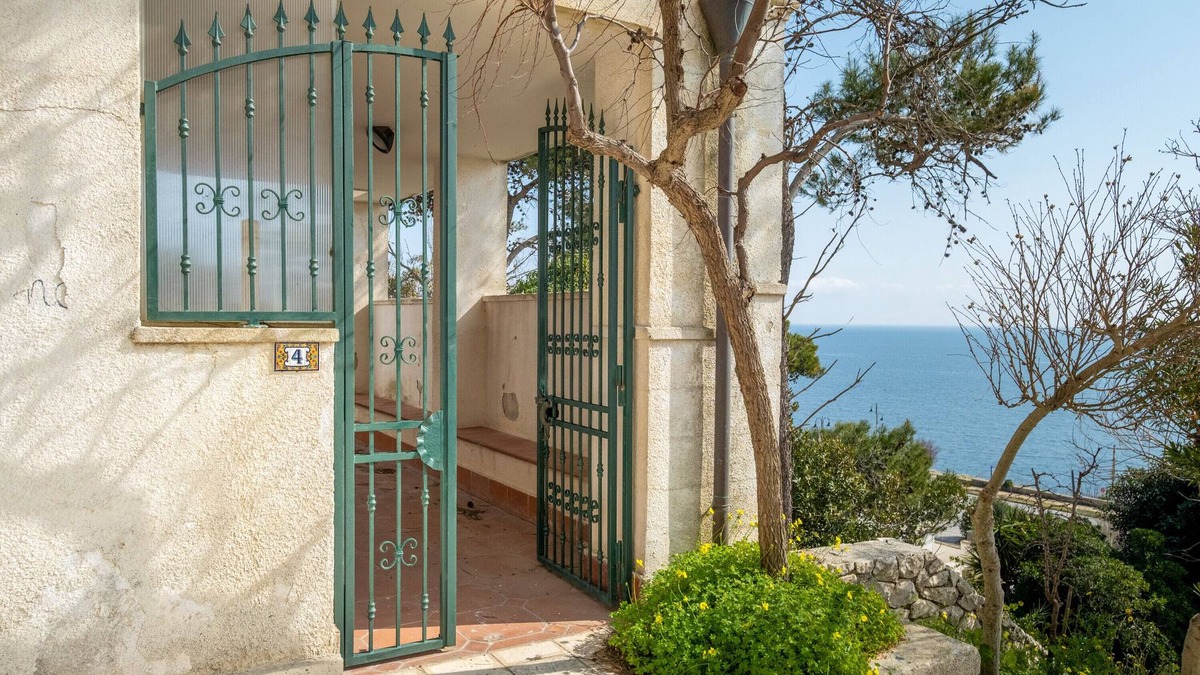 Santa Cesarea Terme Apartment | Studio Apartment "Rosa" with Sea View, Private Terrace & A/C