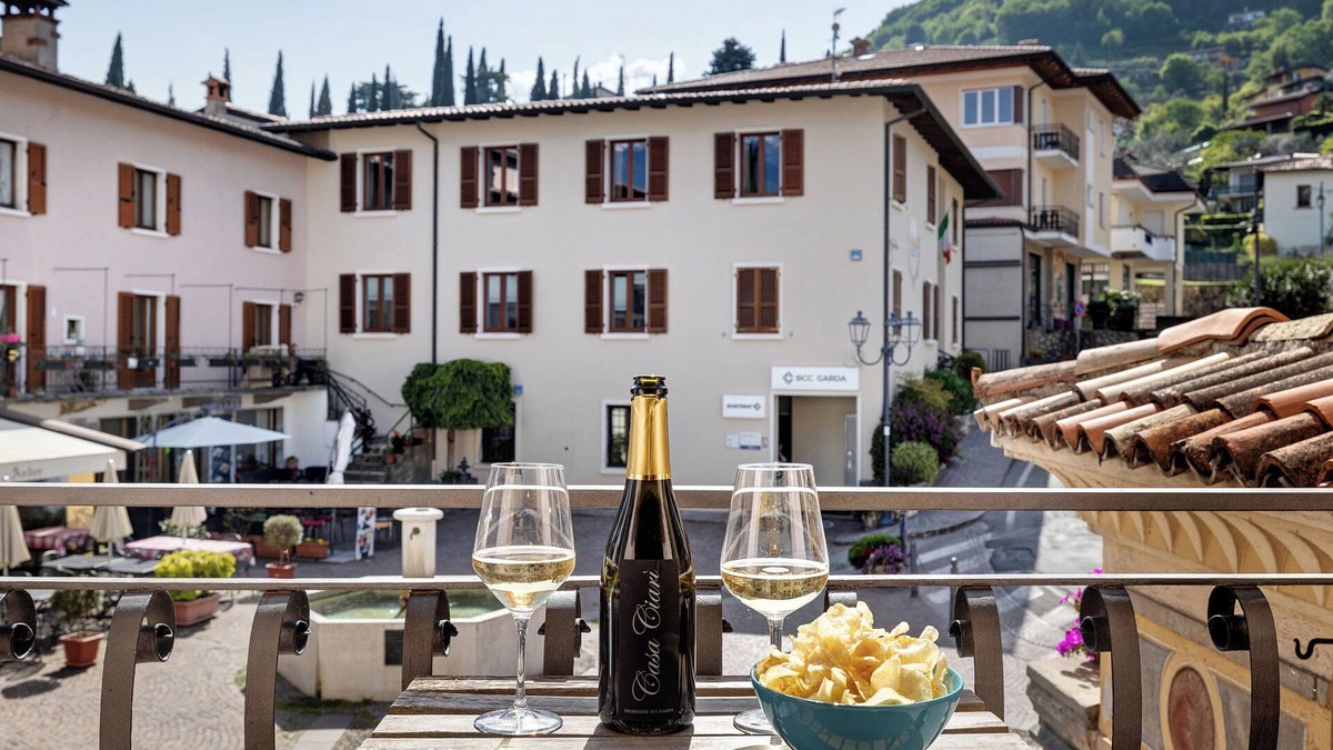 Pieve House | Studio Apartment 'Casa Ciarii 2' with Mountain View, Private Terrace and Wi-Fi