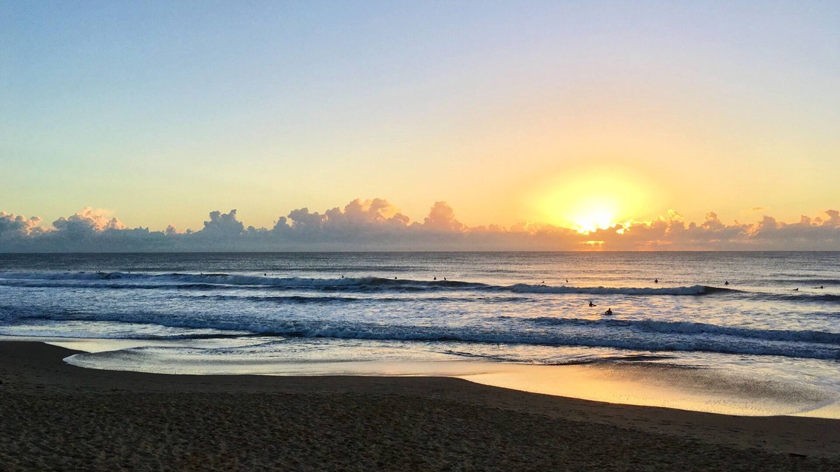 Alexandra Headland Apartment | ~Studio Apartment,Kitchen,Private,Walk to Beach,