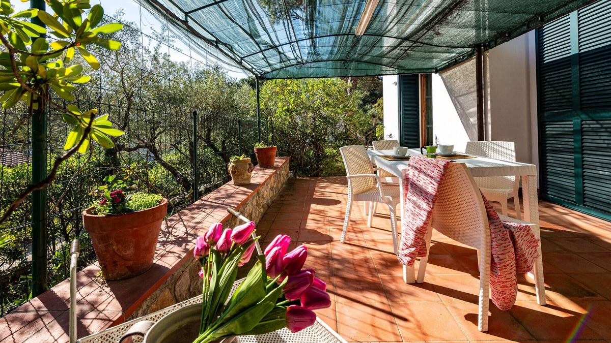 Campo nell'Elba Apartment | Studio Apartment 'Loft Paola' with Private Terrace, Private Garden and Balcony