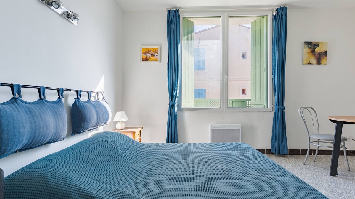 Charleval Apartment | Studio Apartment "1 - Au Coeur du Village"