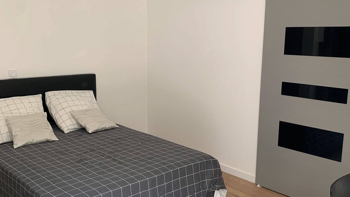 Hanvec Apartment | Studio Apartment '1' with Private Terrace, Shared Garden and Wi-Fi
