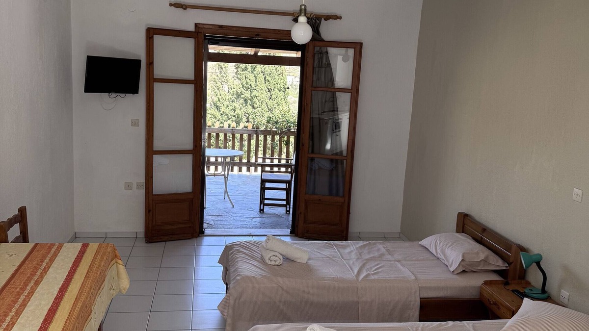 Pisses Apartment | Studio Apartment '1' with Sea View, Wi-Fi and Air Conditioning