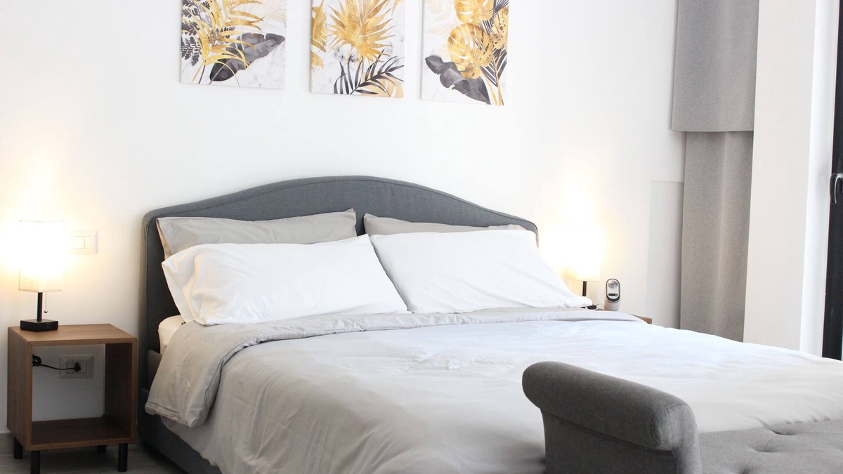Seveso Apartment | Studio apartment 100 meters from the station. Trains every 15 minutes to Milan and Como!