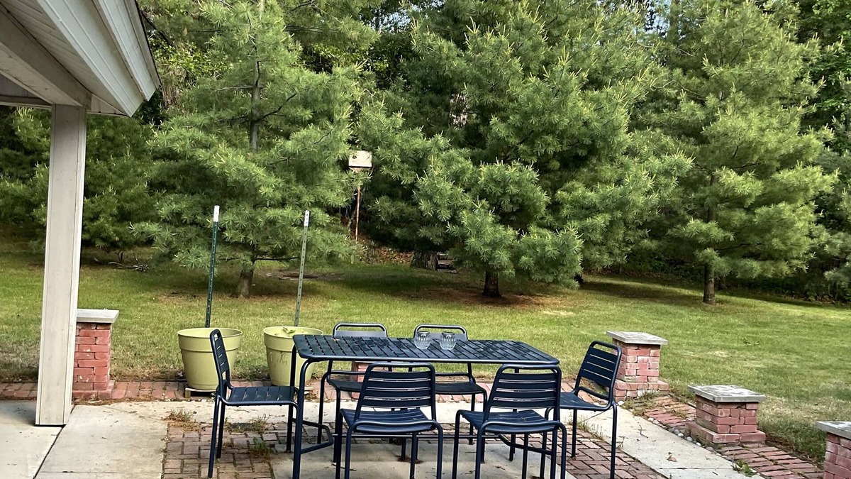 Tawas City House | Studio apartment 2.5 blocks from Tawas Point State Park beaches.