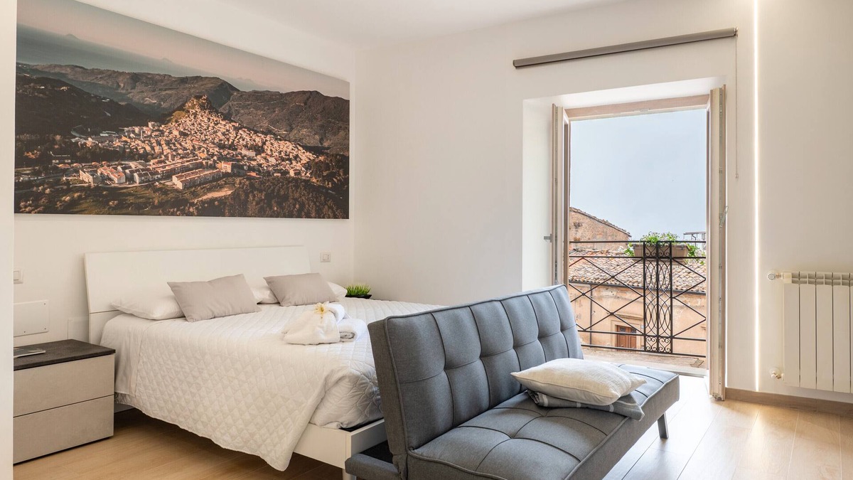 Mistretta Apartment | Studio Apartment 3 with View, Wi-Fi and Air Conditioning