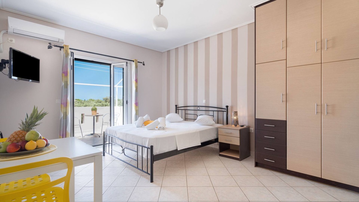 Kalligoni Apartment | Studio Apartment 'Alexandros 2 Guests B' with Mountain View, Wi-Fi and Air Conditioning