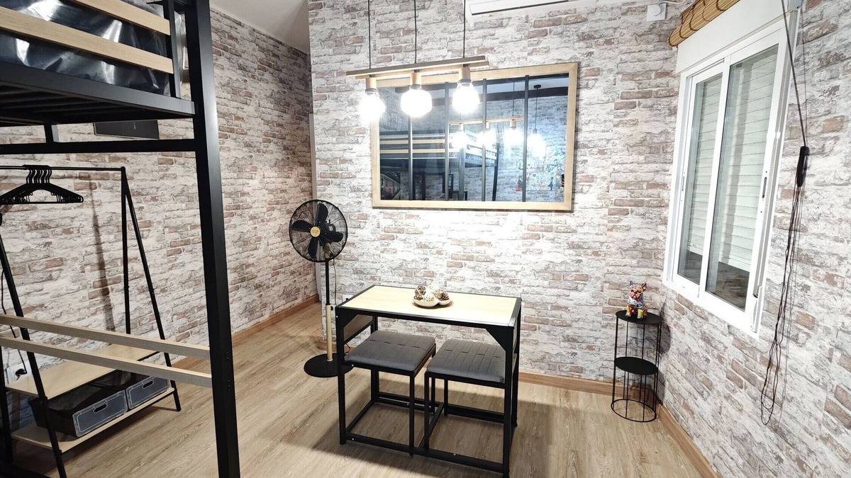 Distrito de Levante Apartment | Studio Apartment 'Apartamento Sanz' with Private Terrace, Wi-Fi and Air Conditioning