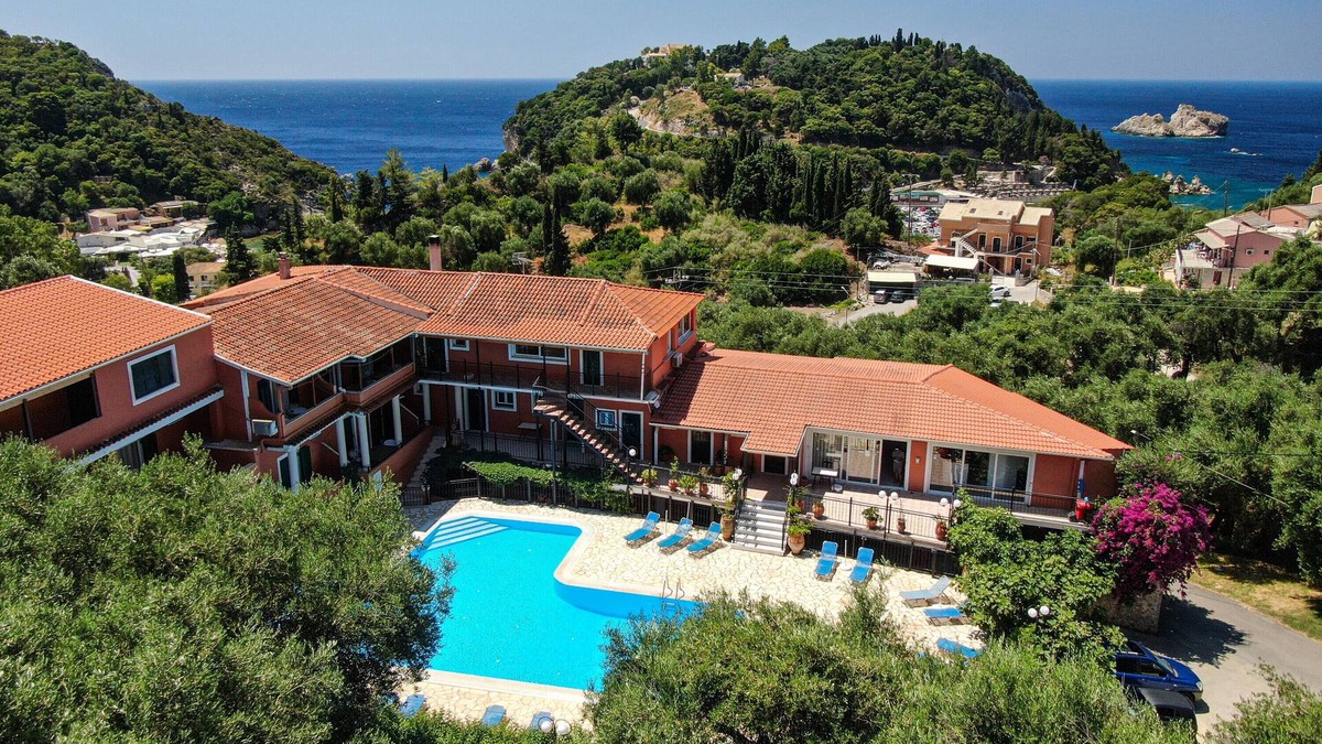 Lakones Apartment | Studio apartment "Arianna Studio 9" with sea view, communal pool & WLAN
