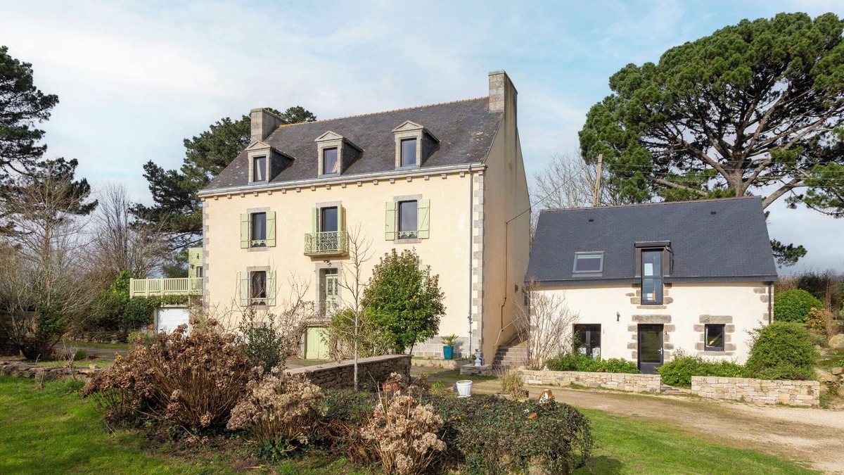 Concarneau Apartment | Studio Apartment 'Avec Terrasse Au Calme' with Private Terrace, Private Garden and Wi-Fi