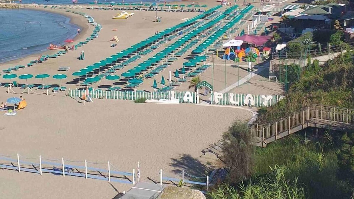 Borgo Santa Maria Apartment | Studio apartment, beachfront, floor 2, private descent to the beach (Narcissus)