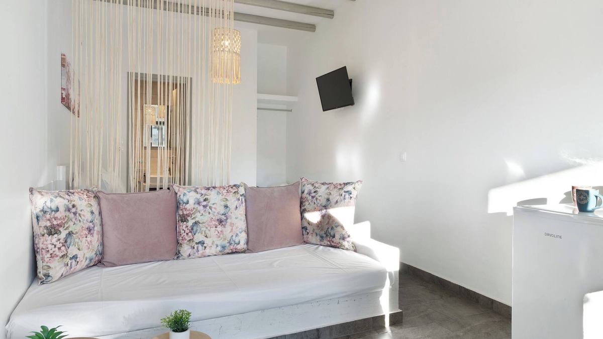 Merichas Apartment | Studio Apartment 'Calm Suites Kythnos 2' with Sea View, Wi-Fi and Air Conditioning
