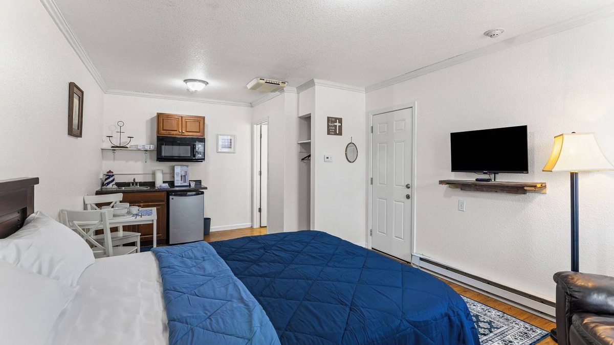 Paola Apartment | Studio Apartment Charming Kansas Hideaway Near Downtown w/Parking