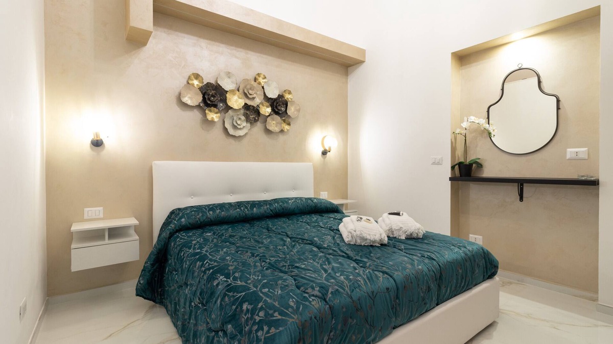 Municipio 2 Apartment | Studio Apartment 'Elettra' with Wi-Fi and Air Conditioning