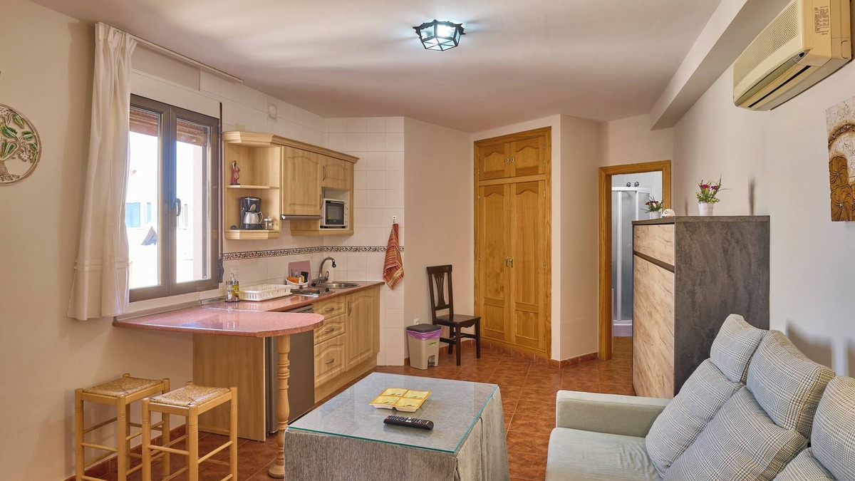 Zuheros Apartment | Studio Apartment 'Estudio El Castillo' with Mountain View and Air Conditioning