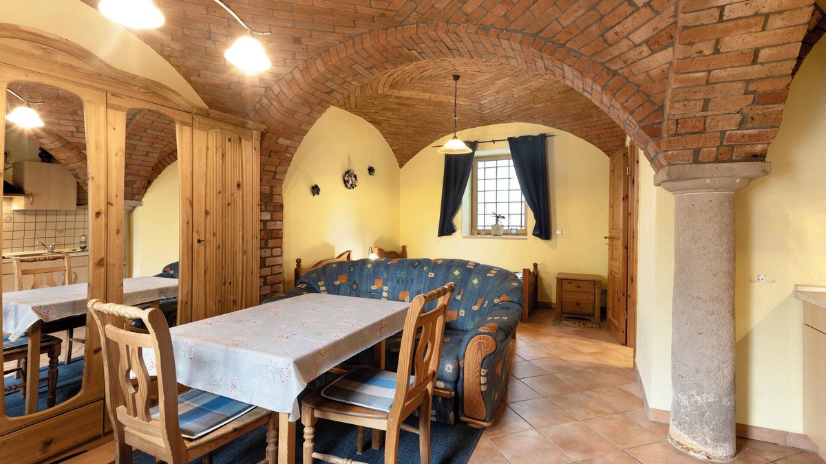 Krostitz Apartment | Studio Apartment 'Ferienwohnung Nr 2 Rose' with Shared Garden and Wi-Fi