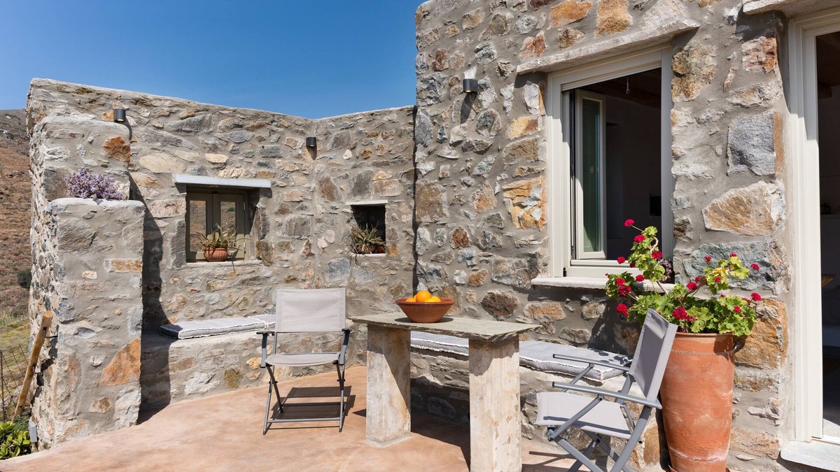 Serifos Apartment | Studio Apartment 'Little North' with Sea View, Private Garden and Air Conditioning