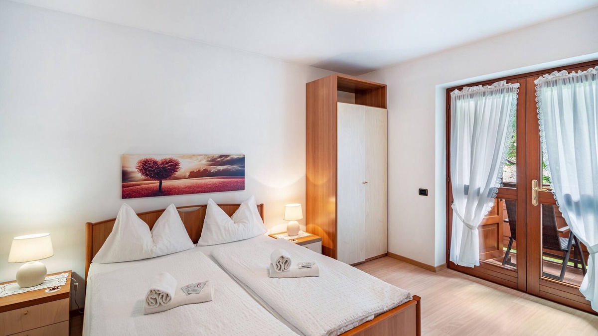 Rocca Pietore Apartment | Studio Apartment 'Appartamento Monolocale 4' with Mountain View, Shared Garden and Wi-Fi