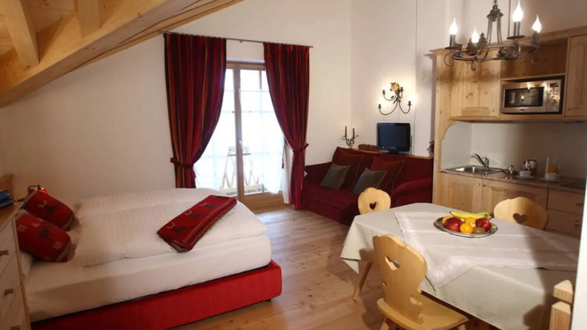 Rocca Pietore Apartment | Studio Apartment 'Appartamento Mono 2 -Sottoguda' with Mountain View, Shared Garden and Wi-Fi