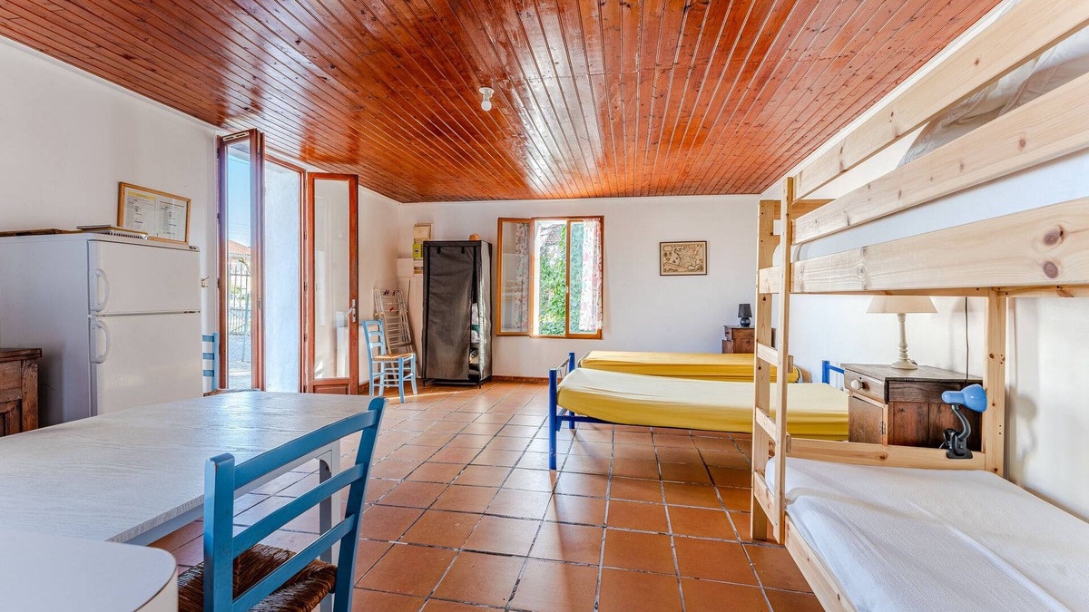 Belin-Beliet Apartment | Studio Apartment 'La Halte De Compostelle' with Private Terrace and Wi-Fi