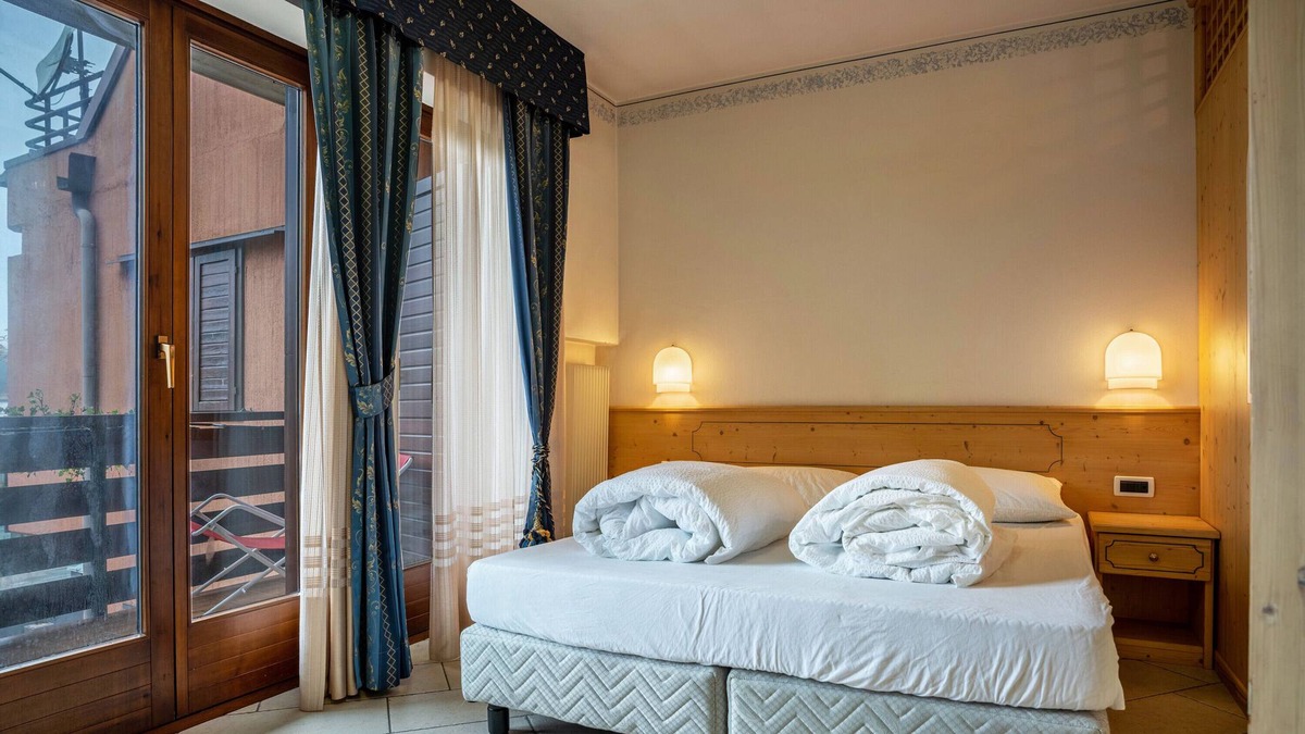 Ponte Arche Apartment | Studio Apartment 'Monolocale Turiterme' with Mountain View and Balcony
