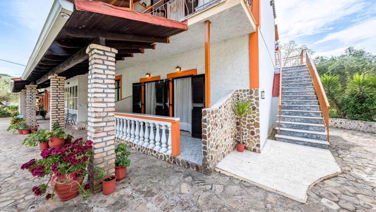 Marathias Apartment | Studio Apartment 'Maltas 20' with Shared Terrace, Wi-Fi and Air Conditioning