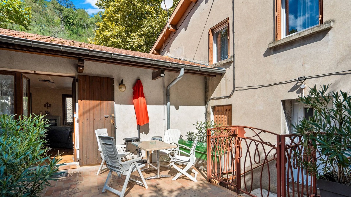 Vienne Apartment | Studio Apartment 'Maupas' with Shared Terrace and Wi-Fi