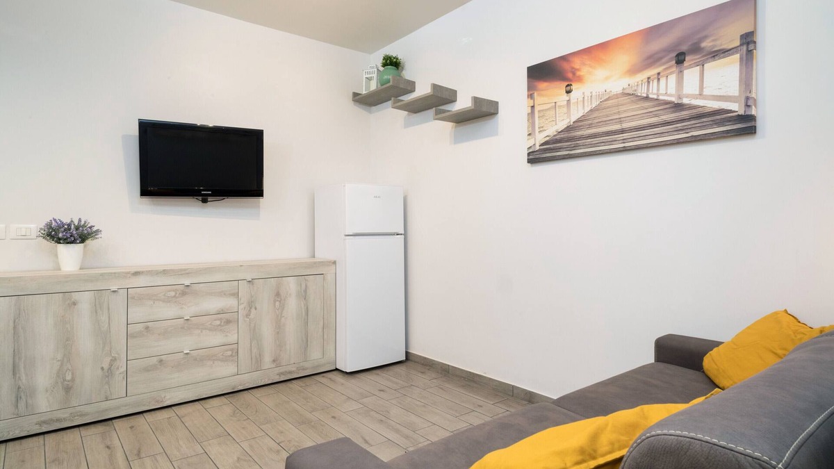 Chianchitta-Trappitello Apartment | Studio Apartment "Monolocale Glicine" with Balcony & A/C