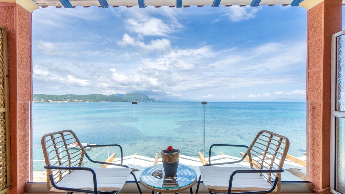 Agia Pelagia Chlomou Apartment | Studio Apartment 'Nikos Seaside 4' with Sea View, Wi-Fi and Air Conditioning