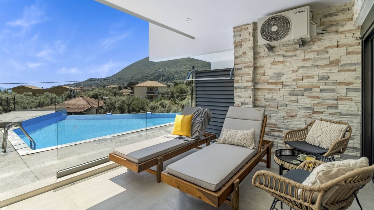 Nikiana Apartment | Studio Apartment 'Oceanida Terpsis Lyxury Suite' with Sea View, Wi-Fi and Air Conditioning