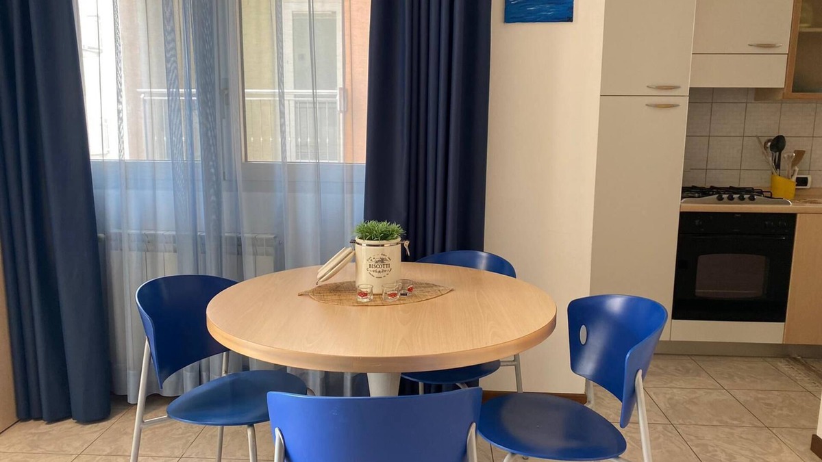 Sottomarina Apartment | Studio apartment on the main street of Sottomarina, 2 minutes from the beach