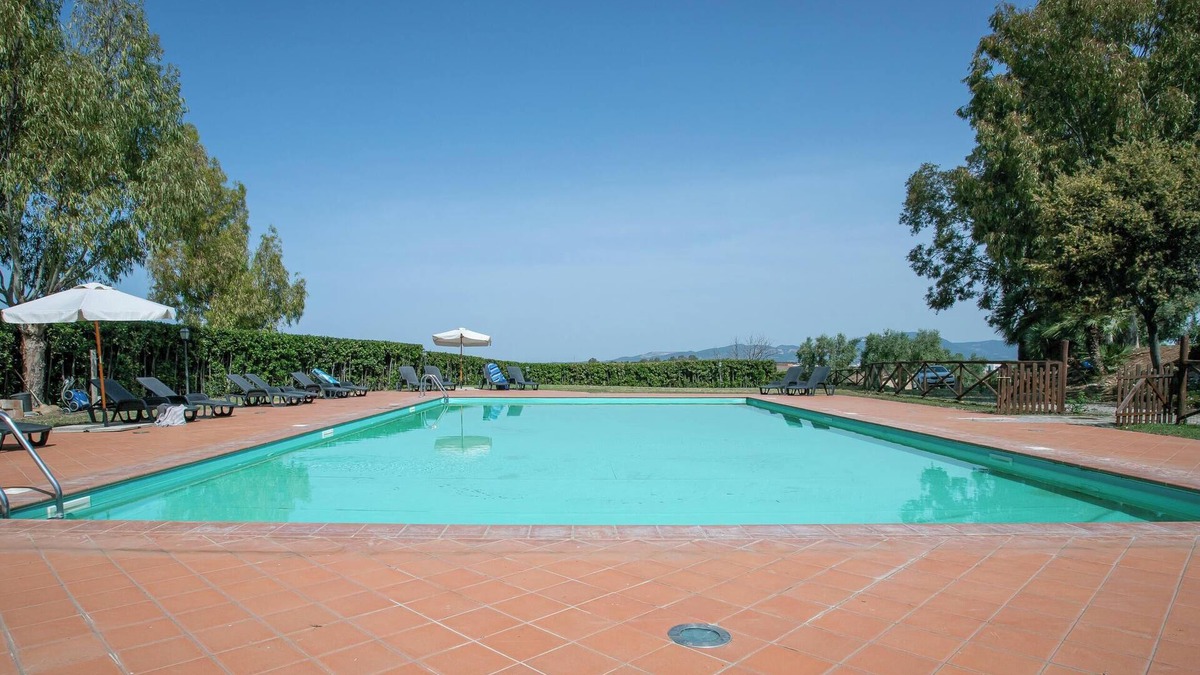 Riotorto Apartment | Studio Apartment "Pianosa" with Sea View, Garden, Wi-Fi & Shared Pool
