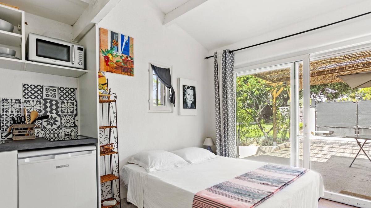 Frejus Apartment | Studio Apartment 'Pinède Romane Fréjus' with Private Terrace and Private Garden
