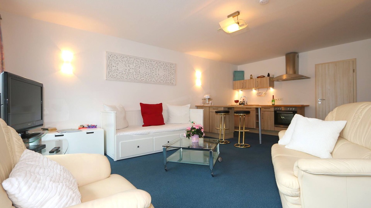 Sildemow Apartment | Studio apartment with terrace, own parking space and a small lake 500 m away