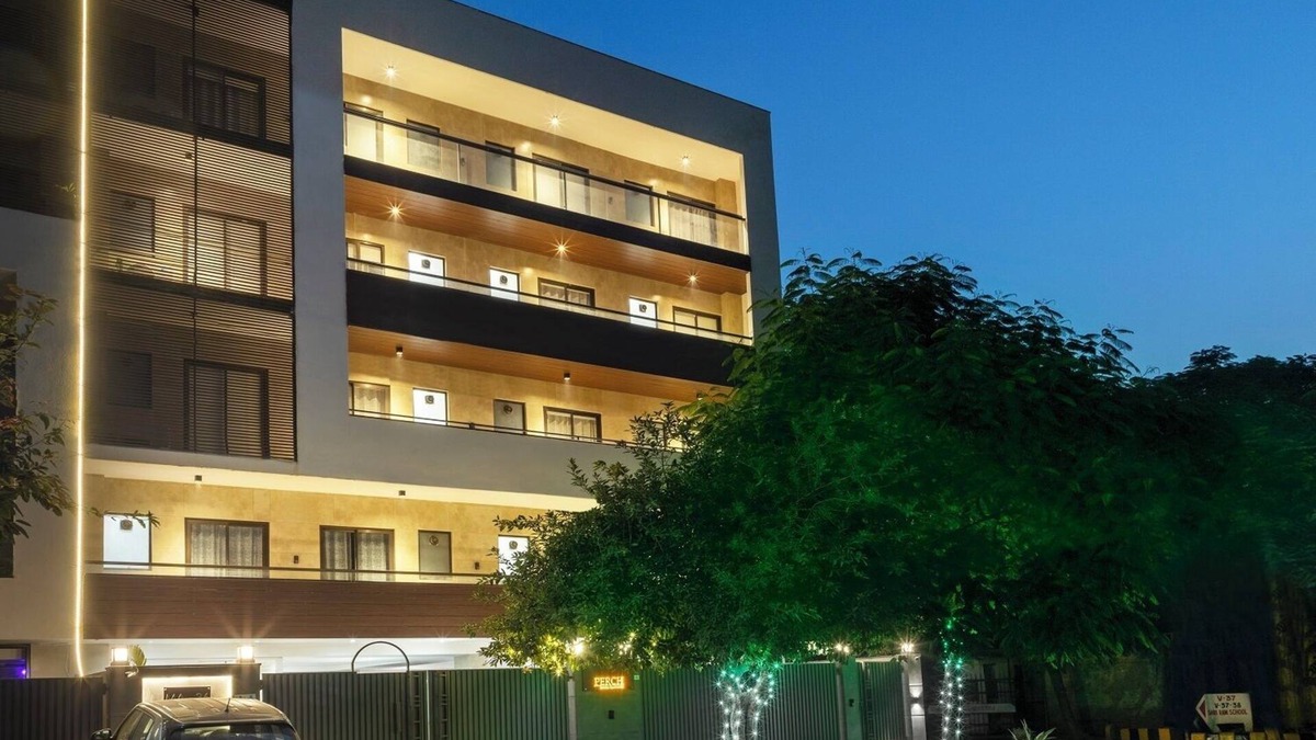 DLF Phase 3 Bed & Breakfast | Studio Apartment with balcony near DLF Cyber City